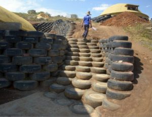 Construyendo Estructuras Con Llantas Recicladas Y Mamposter A De Caucho