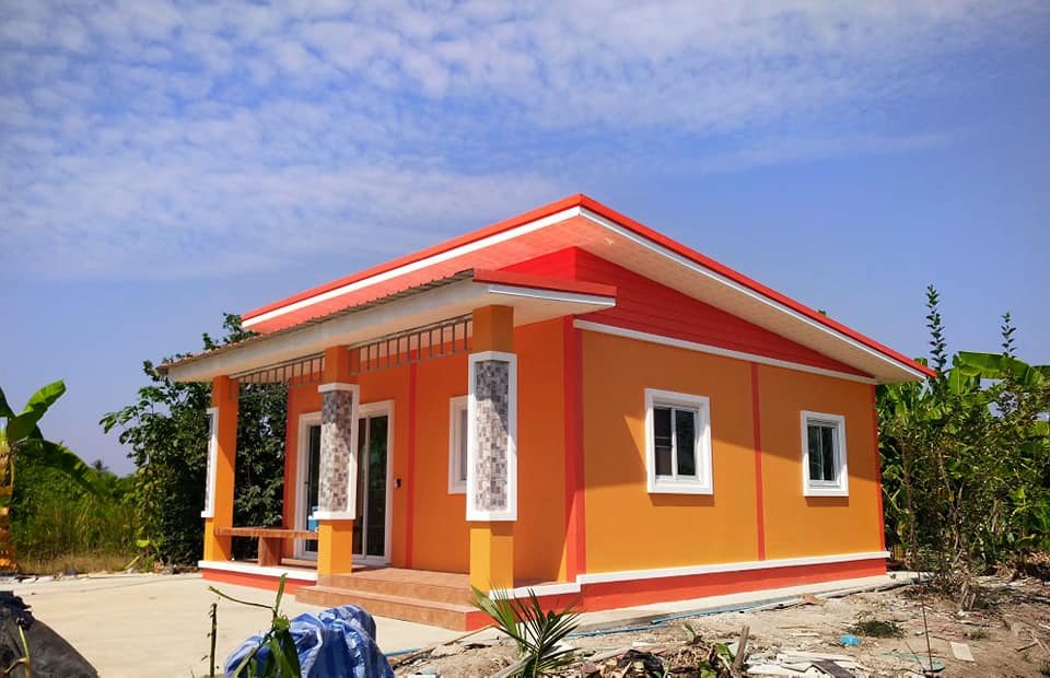 Pequeña casa moderna de color naranja - GEOCAX